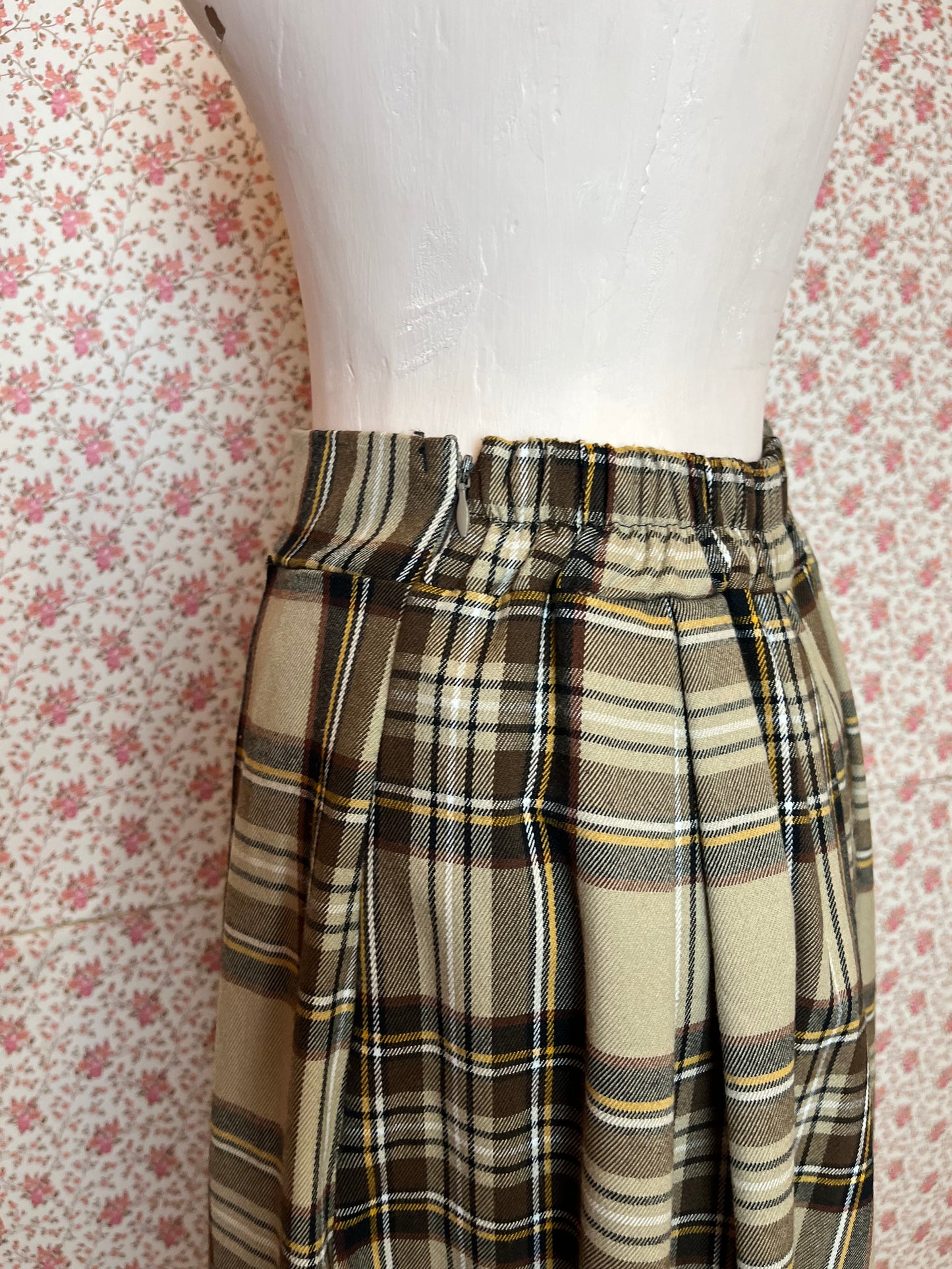Vintage 1970s Brown & Cream Plaid Pleated Midi Skirt