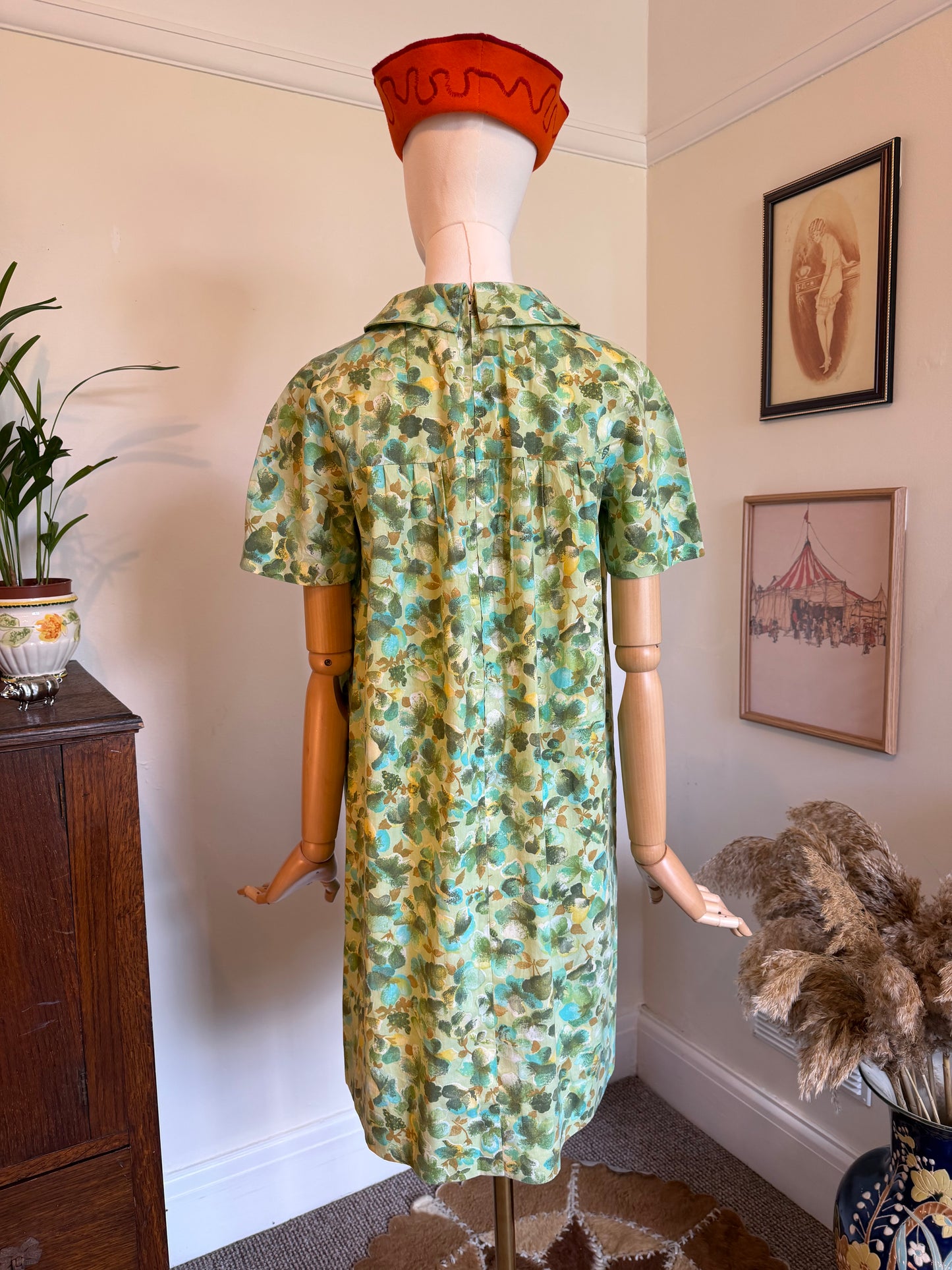 Vintage 1960s Hand Made Green Floral Rolled Collar Shift Dress - Size Medium