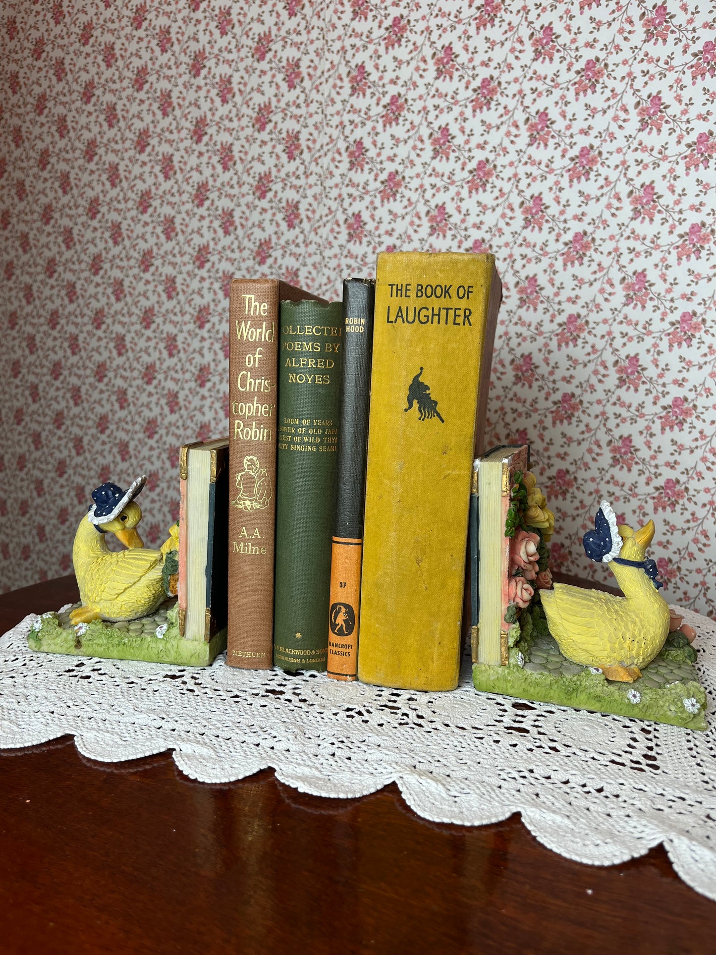 Vintage Garden Duck Scene Bookends