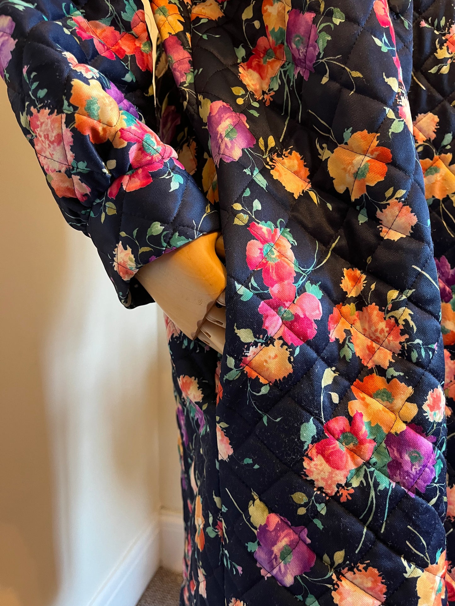 Vintage 1960s Quilted Floral House Coat