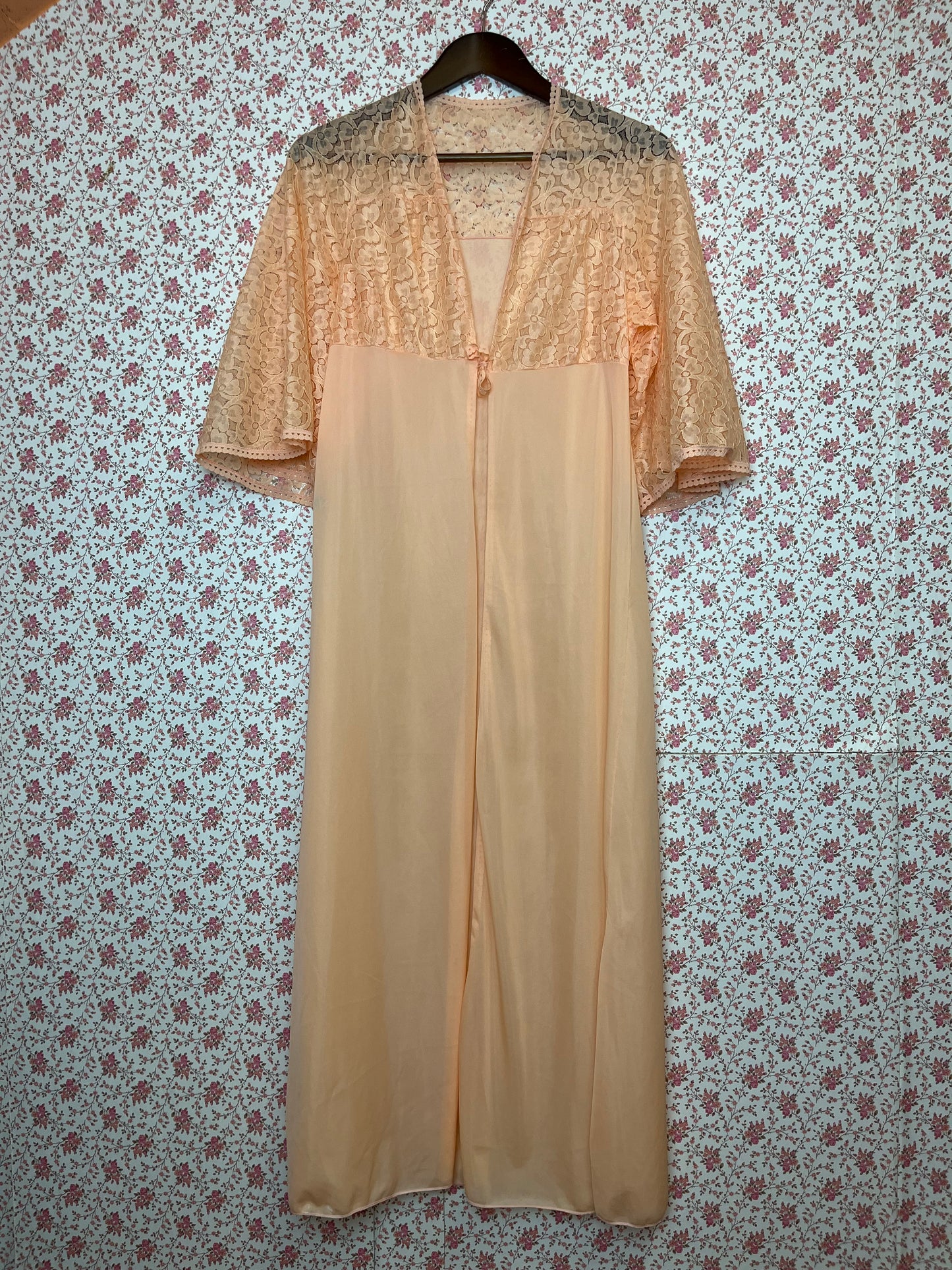 Vintage 1950s Half Sleeve Lace Cap Peach Gown