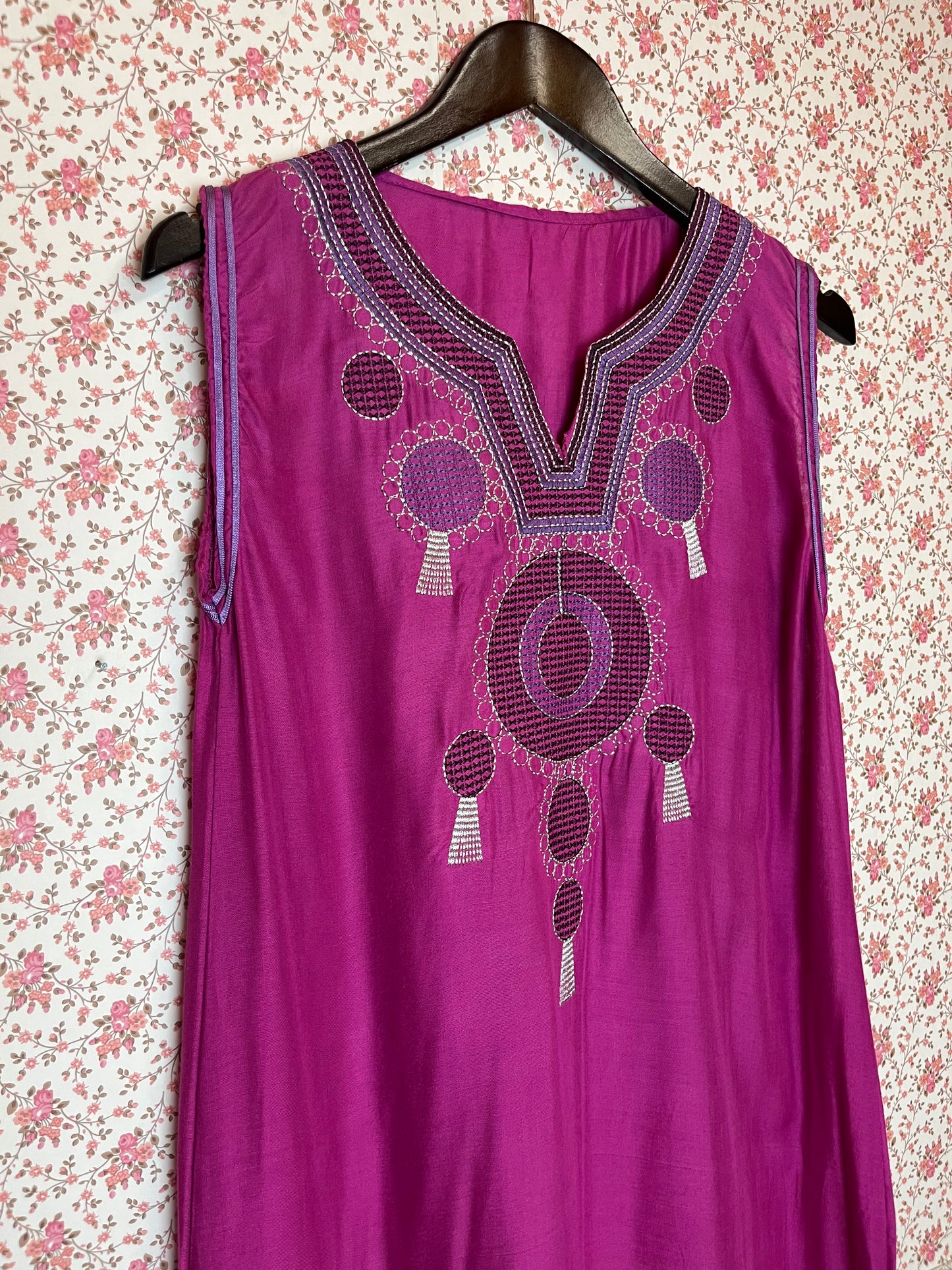 Vintage 1970s Medallion Sleeveless Maxi Kaftan in Magenta