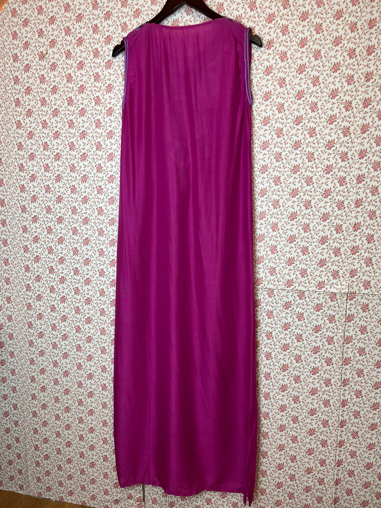 Vintage 1970s Medallion Sleeveless Maxi Kaftan in Magenta