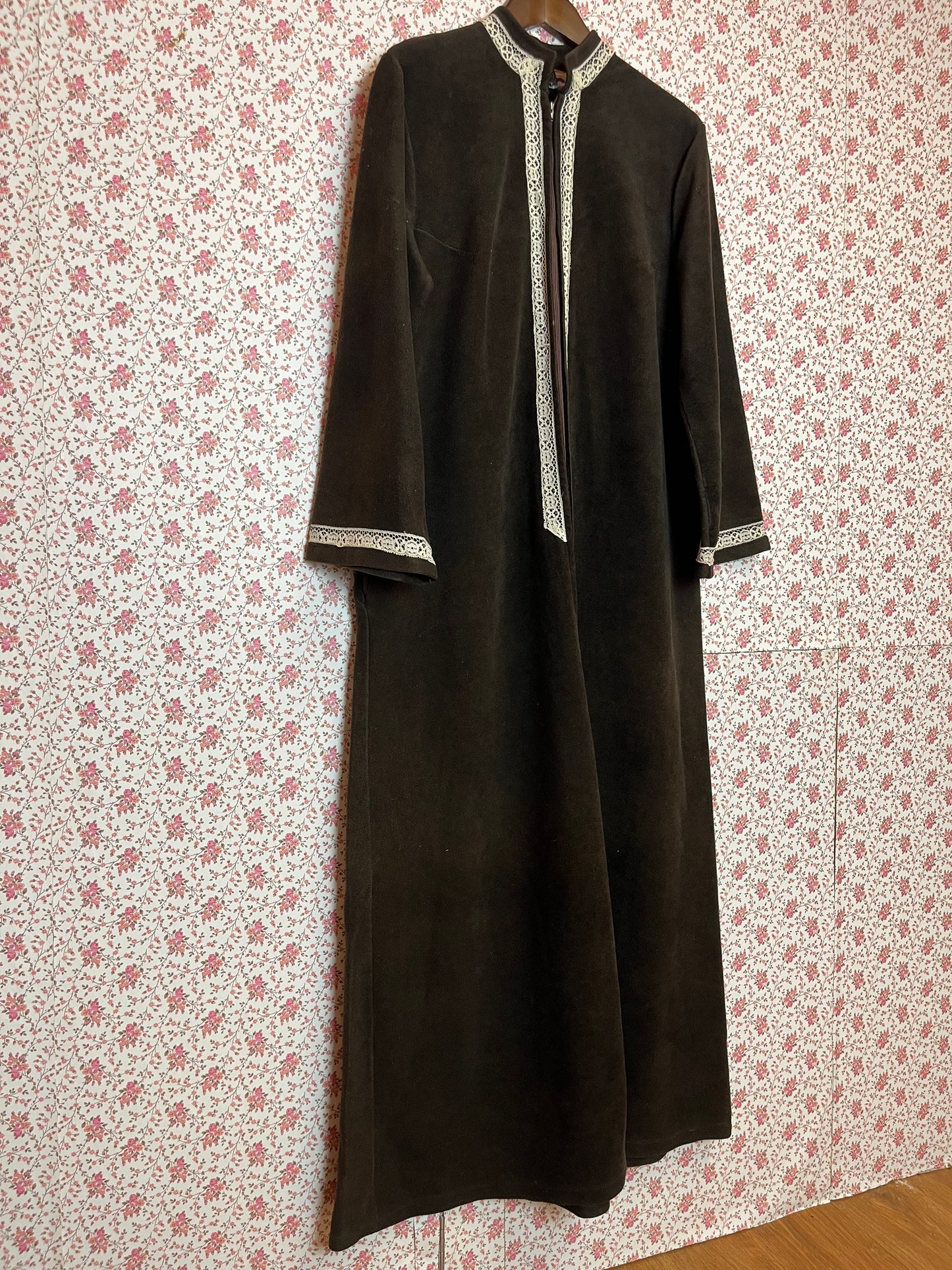 Vintage 1970s Velour Lace Trim Robe