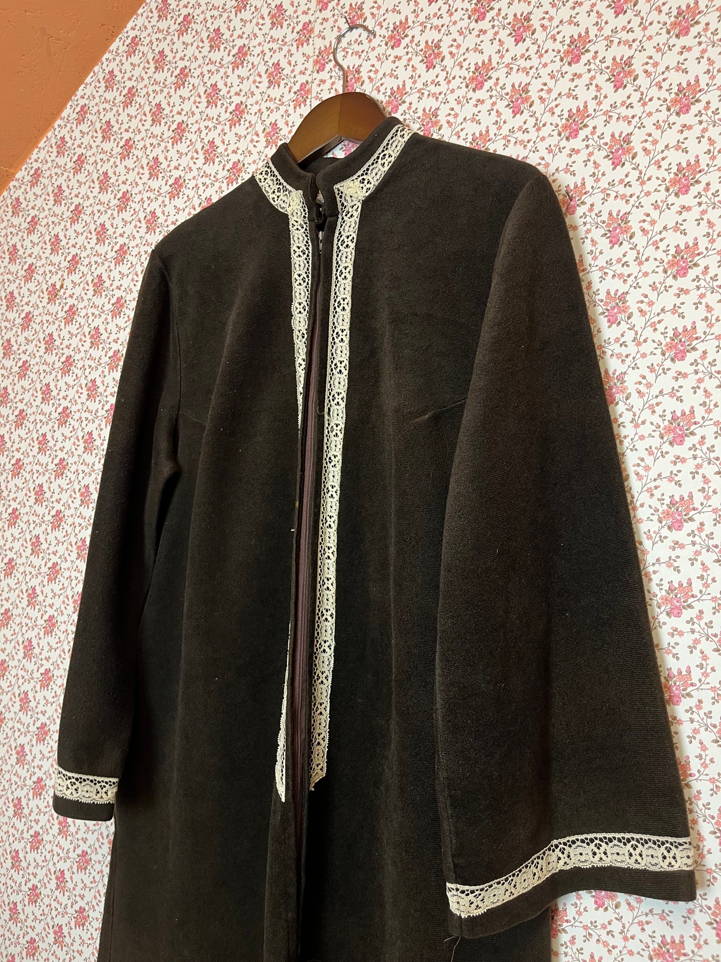 Vintage 1970s Velour Lace Trim Robe