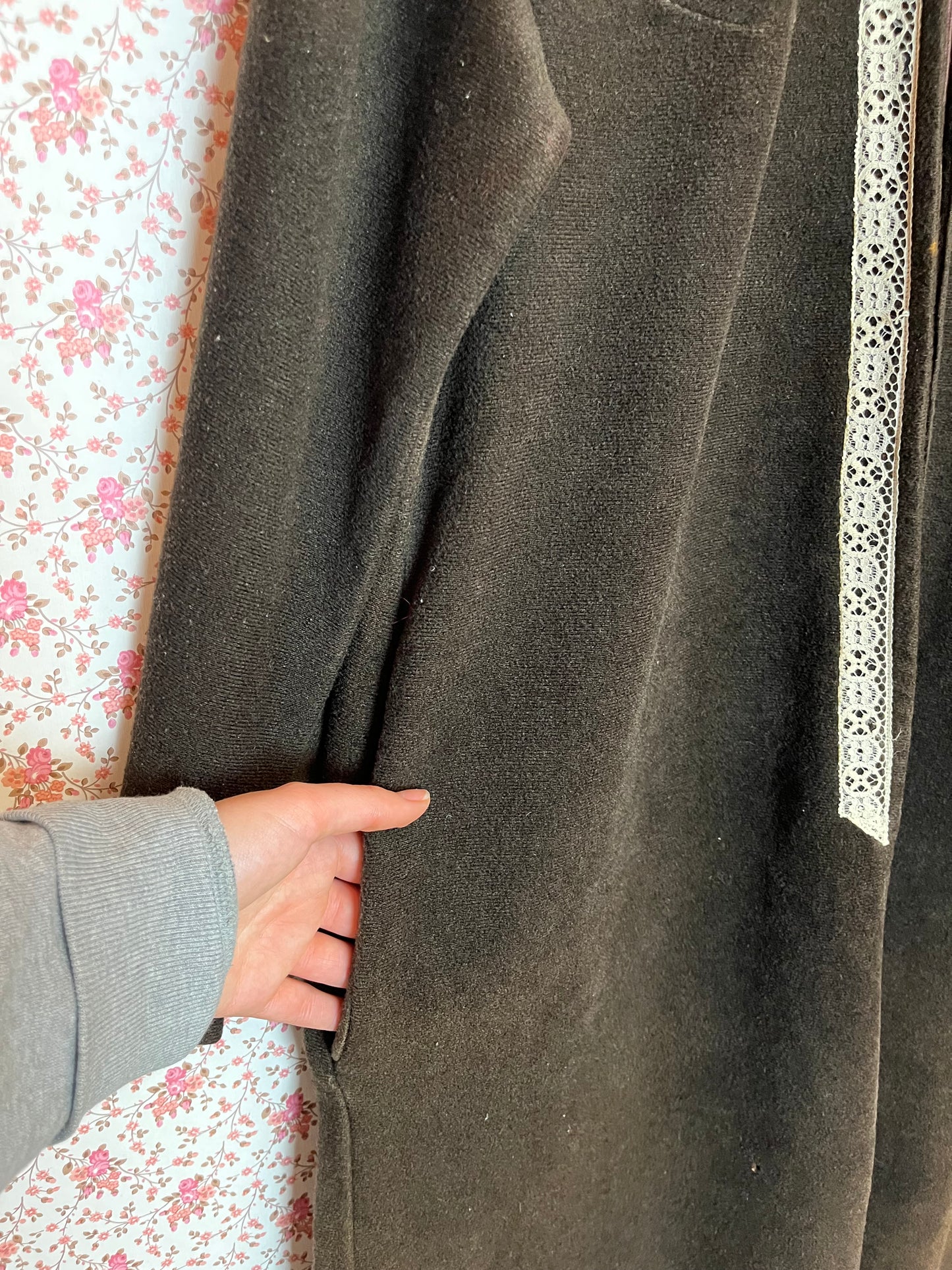 Vintage 1970s Velour Lace Trim Robe