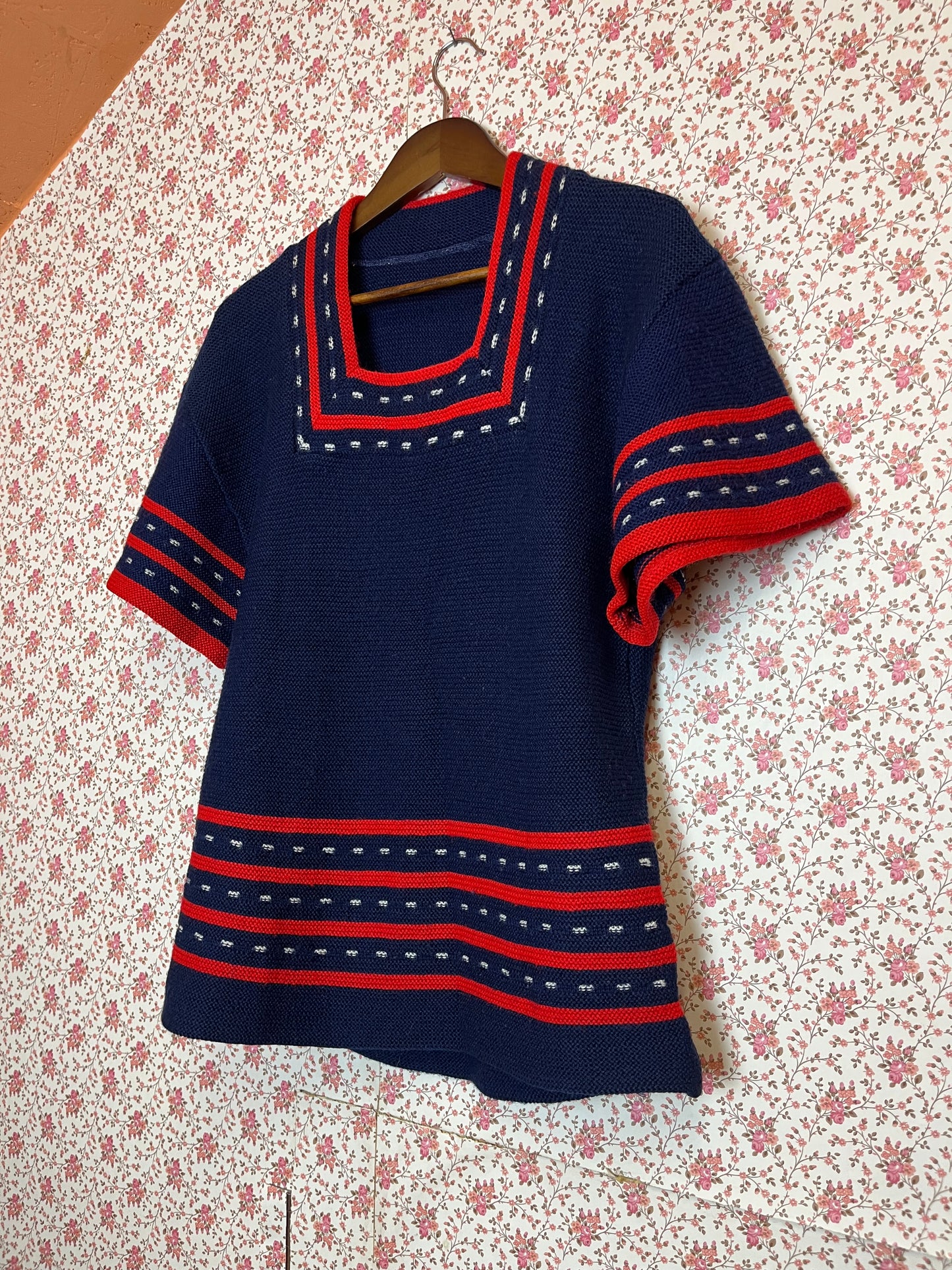 Vintage 1970s Hand Knit Jumper Tee