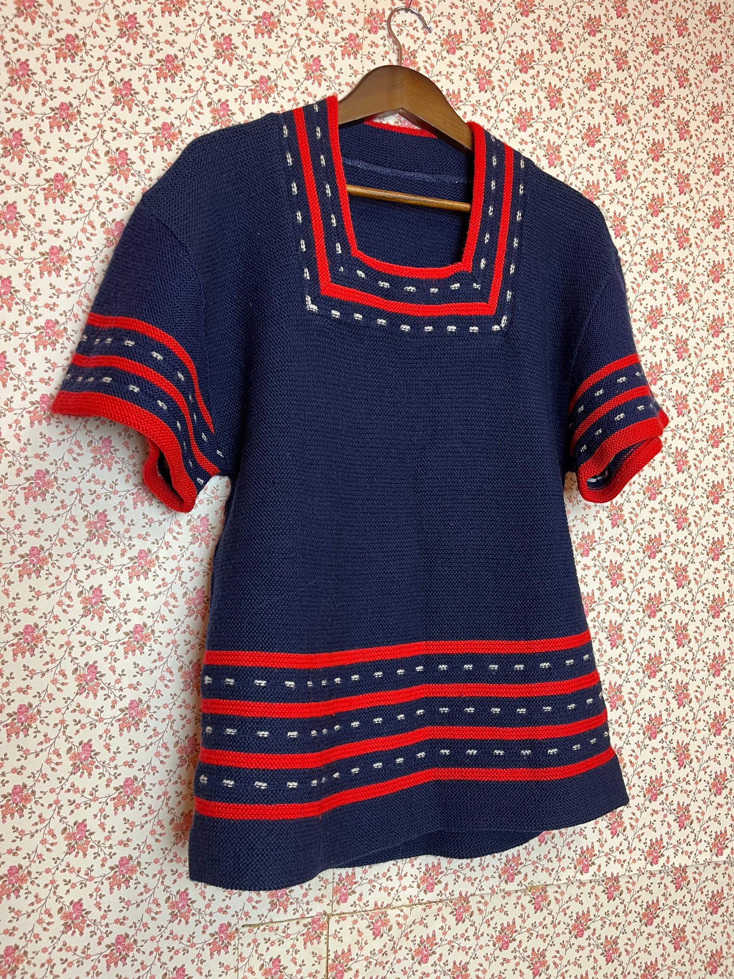 Vintage 1970s Hand Knit Jumper Tee