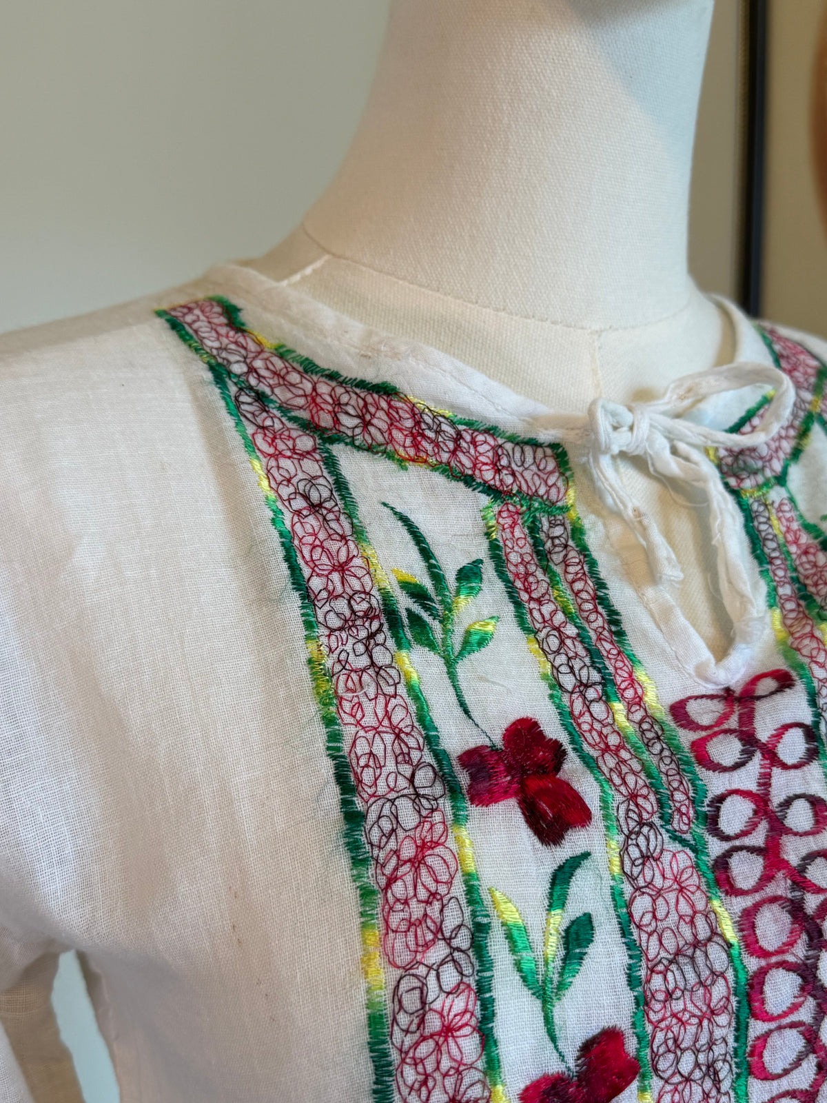 Vintage 1970s Embroidered Blouse - Size Small