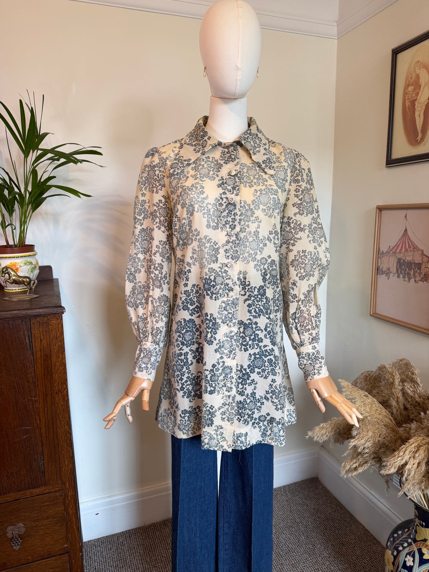 Vintage 1970s Handmade Cream & Blue Floral Blouse - Size Small/Medium