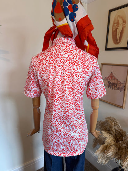 Vintage 1970s Red and White Print Short Sleeve Blouse - Size Small/Medium