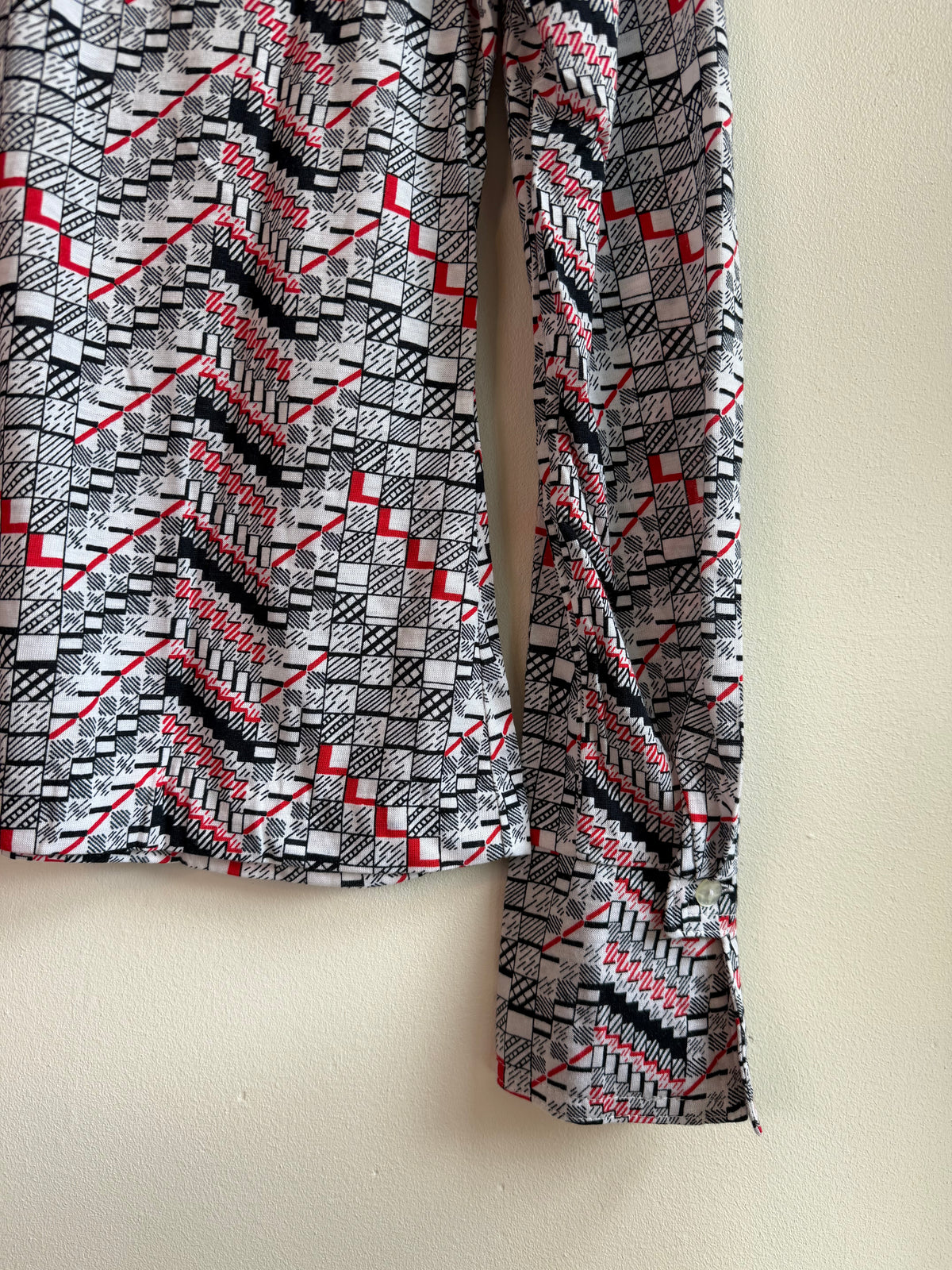 Vintage 1970s Red Black and White Geometric Print Long Sleeve Blouse - Size Small/Medium