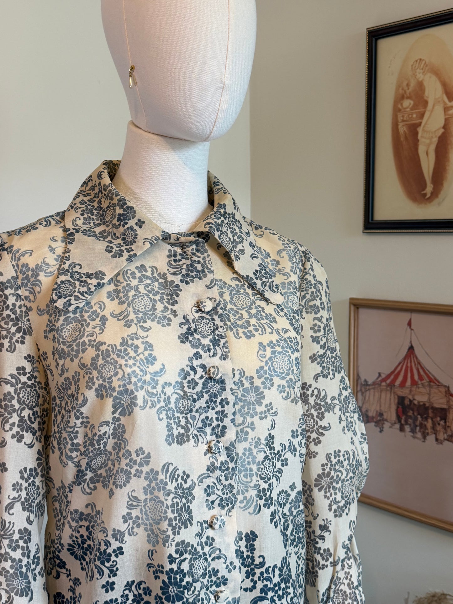 Vintage 1970s Handmade Cream & Blue Floral Blouse - Size Small/Medium