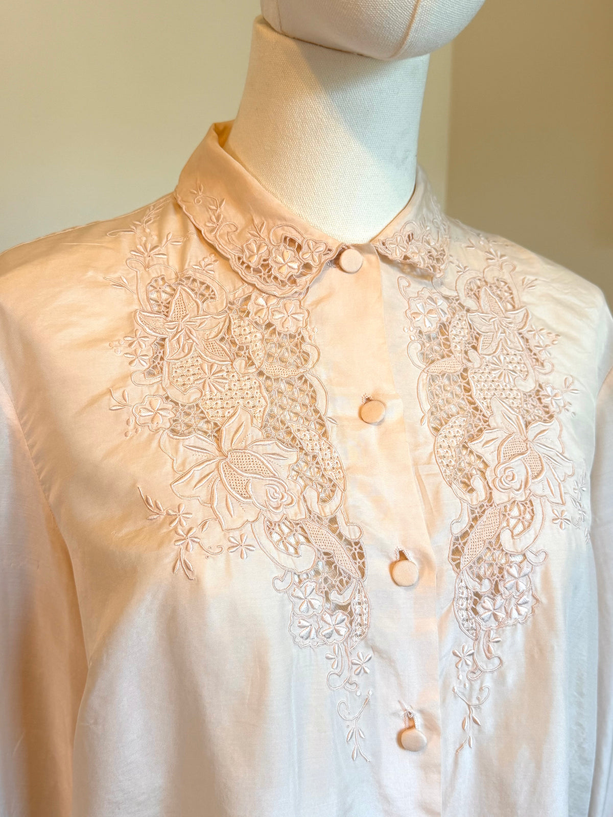 Vintage 1970s Blush Silk Embroidered Blouse - Size Medium