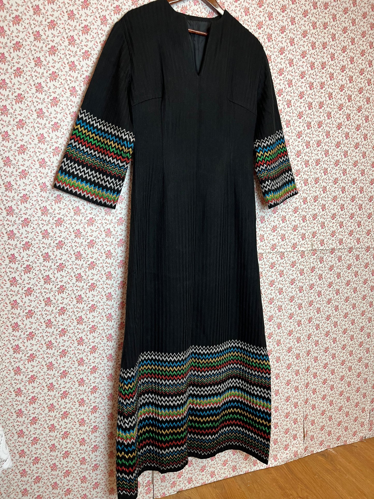 Vintage 1970s Rib Knit Maxi Kaftan with Mutli Colour Metallic Zig Zag