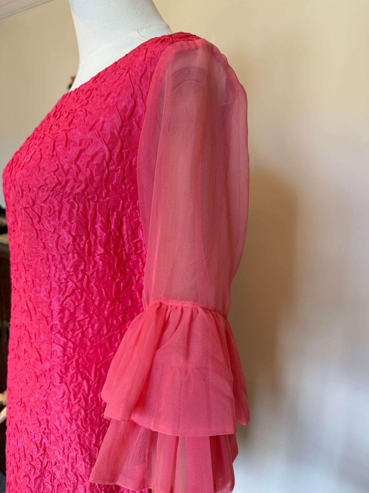 Vintage 1960s Handmade Textured Wiggle Dress - Size Medium