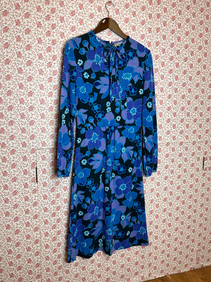 Vintage 1960s Lambswool Blend Black & Blue Floral Printed Fit & Flare Lourose Vintage Vintage 1960s Lambswool Blend Black & Blue Floral Printed Fit & Flare Lourose Vintage