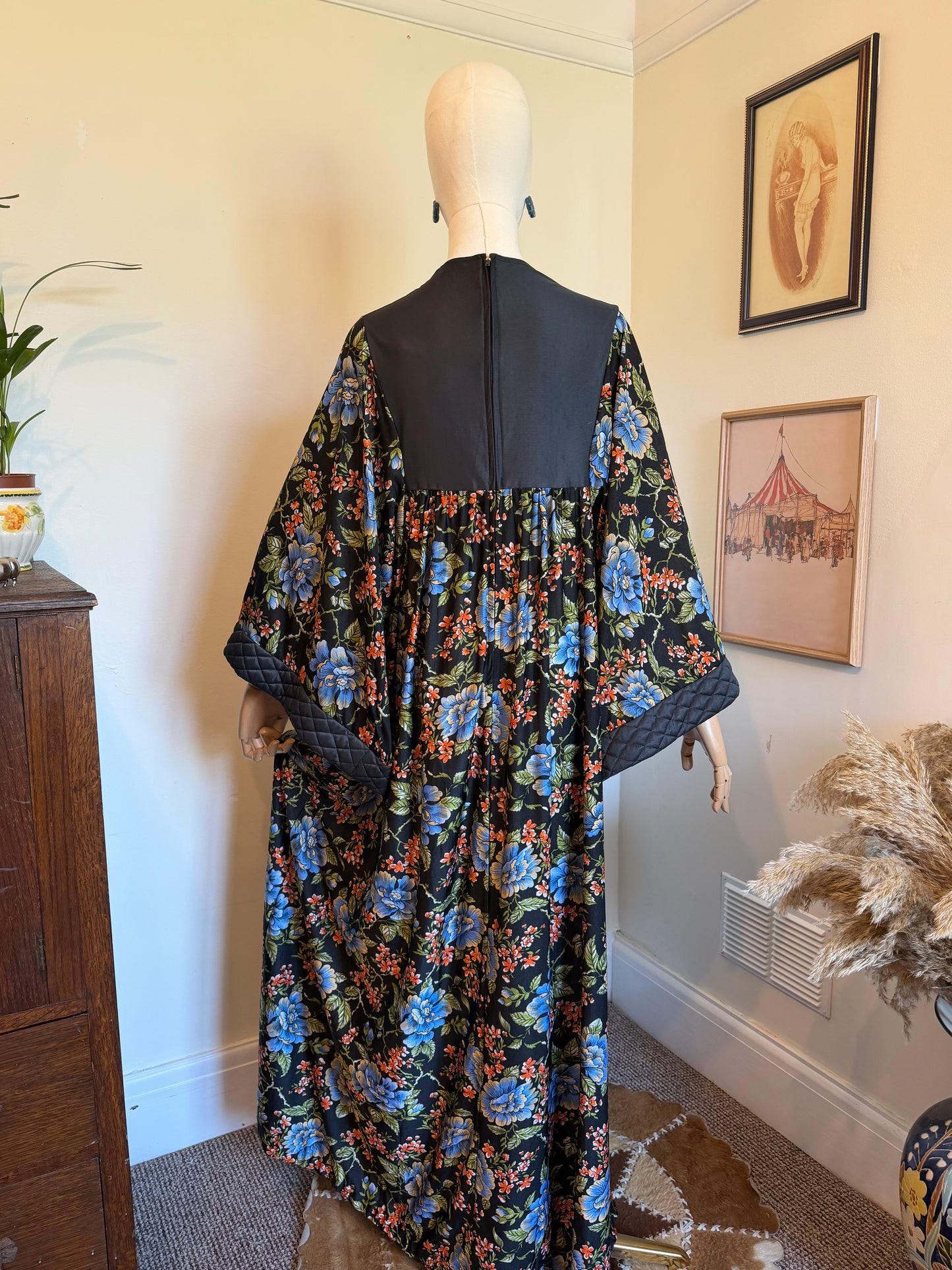 Vintage 1970s Floral Gown with Quilt Panels - Size Medium