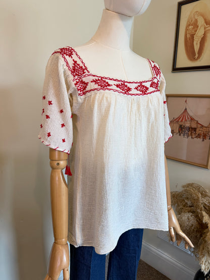 Vintage 1970s White Cotton Red Embroidered Bohemian Tunic - Size Medium