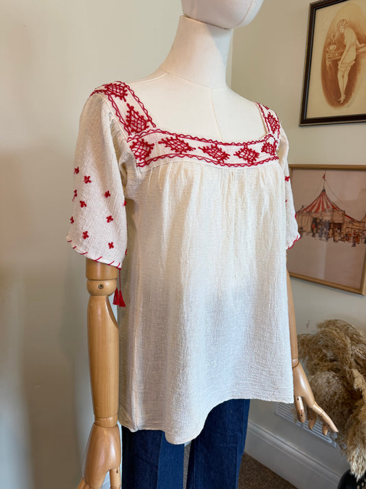 Vintage 1970s White Cotton Red Embroidered Bohemian Tunic - Size Medium