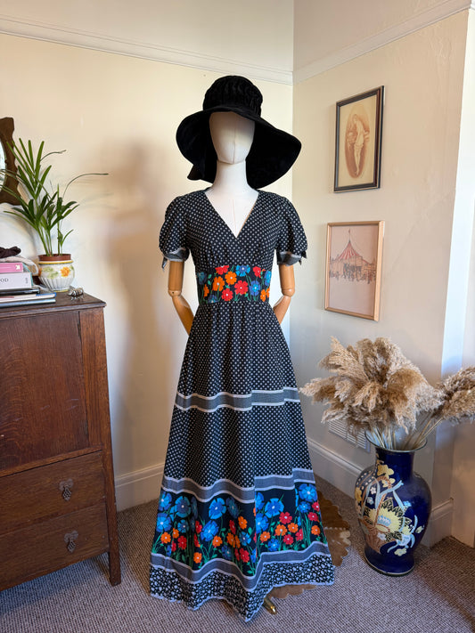 Vintage 1970s Folk Floral Cotton Maxi Dress - Size Small/Medium