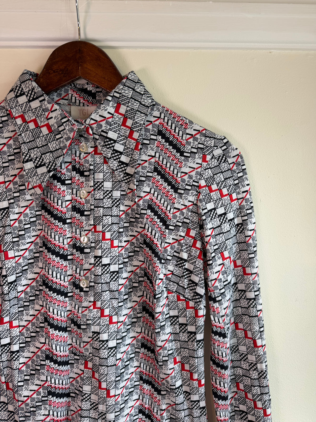 Vintage 1970s Red Black and White Geometric Print Long Sleeve Blouse - Size Small/Medium