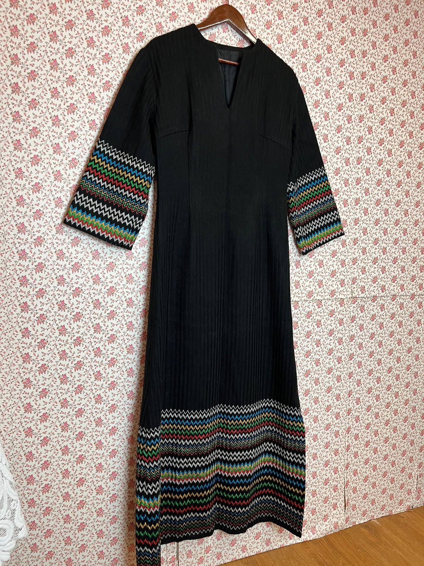 Vintage 1970s Rib Knit Maxi Kaftan with Mutli Colour Metallic Zig Zag