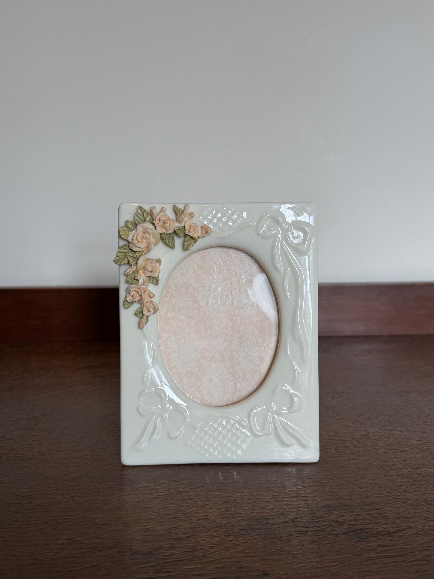 Vintage 1980s Ivory Floral Resin Photo Frame