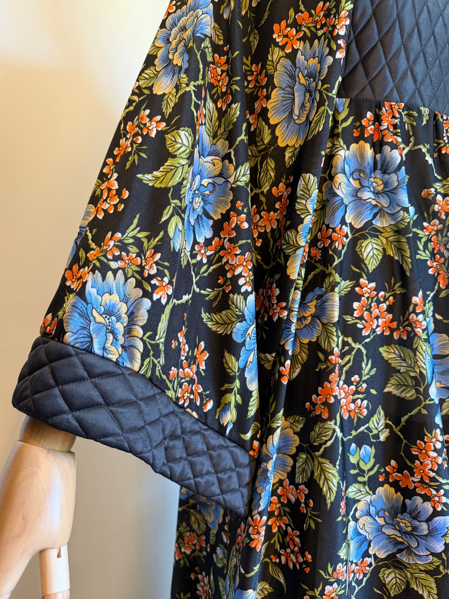 Vintage 1970s Floral Gown with Quilt Panels - Size Medium