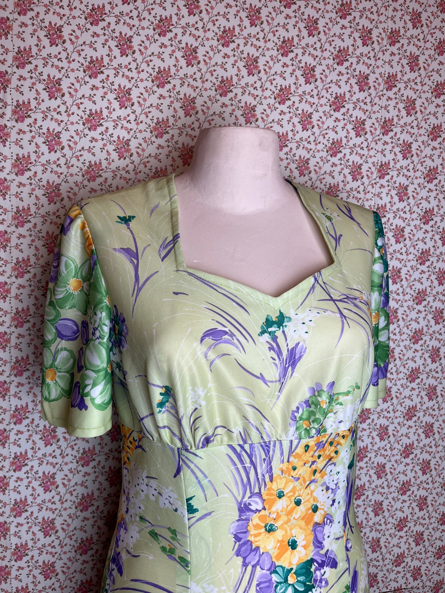 Vintage 1970s Handmade Floral Printed Sweetheart Mini Dress