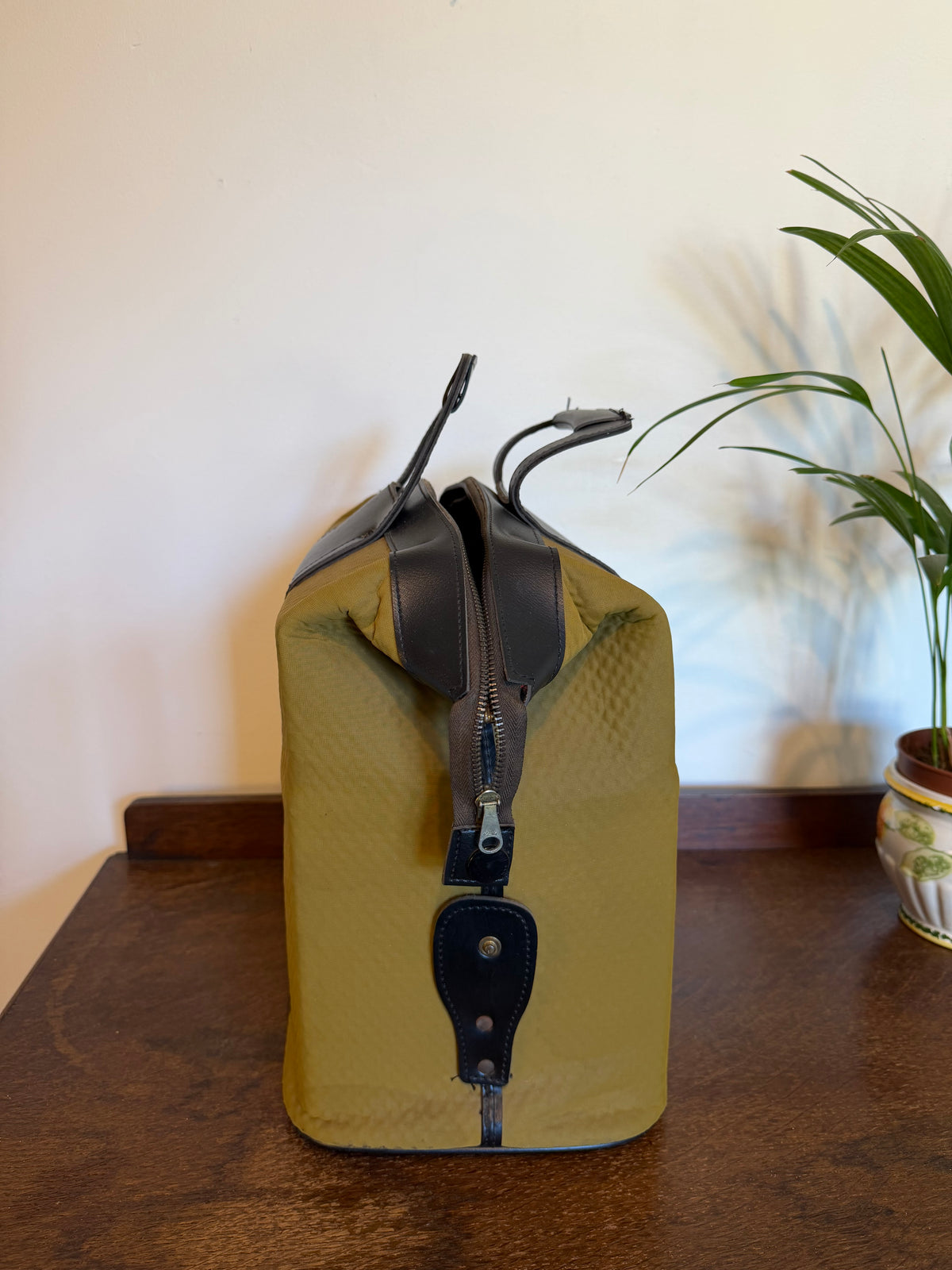 Vintage 1960s Gannex Mustard Yellow and Black Structured Travel Bag