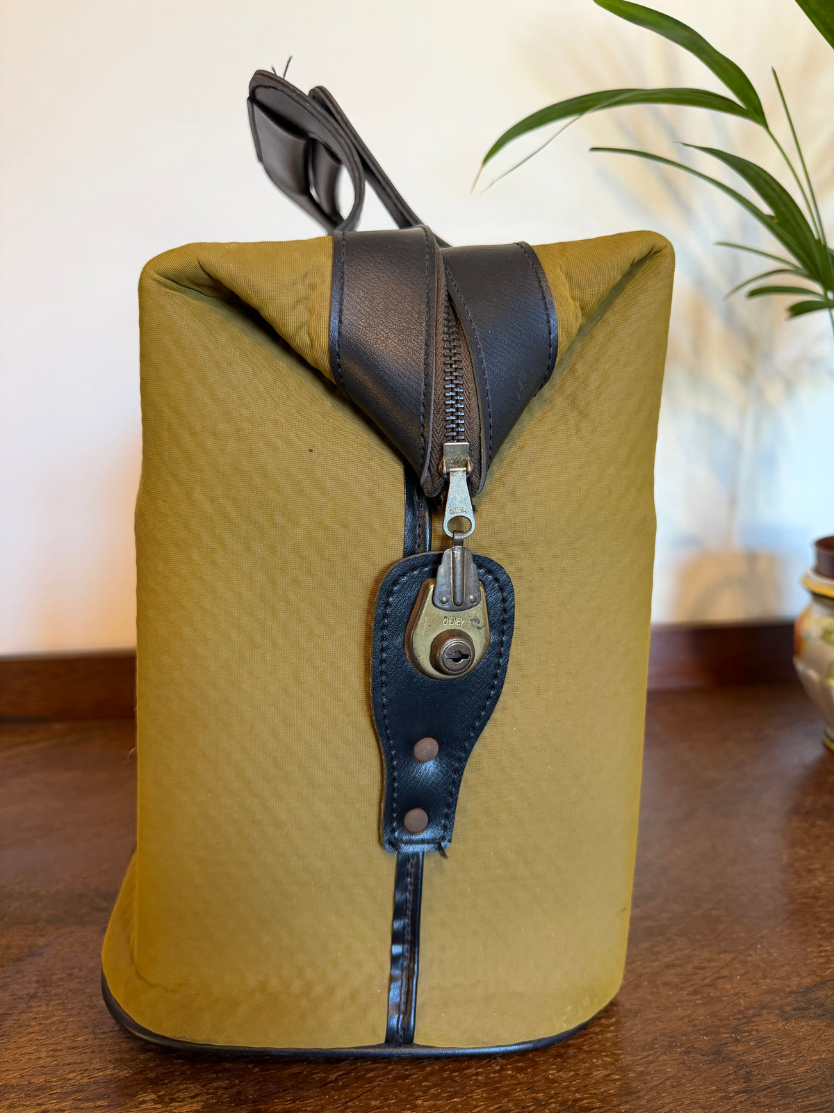 Vintage 1960s Gannex Mustard Yellow and Black Structured Travel Bag