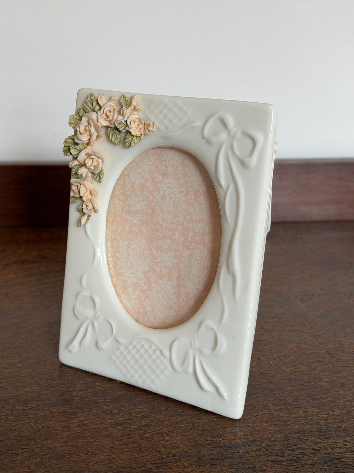 Vintage 1980s Ivory Floral Resin Photo Frame