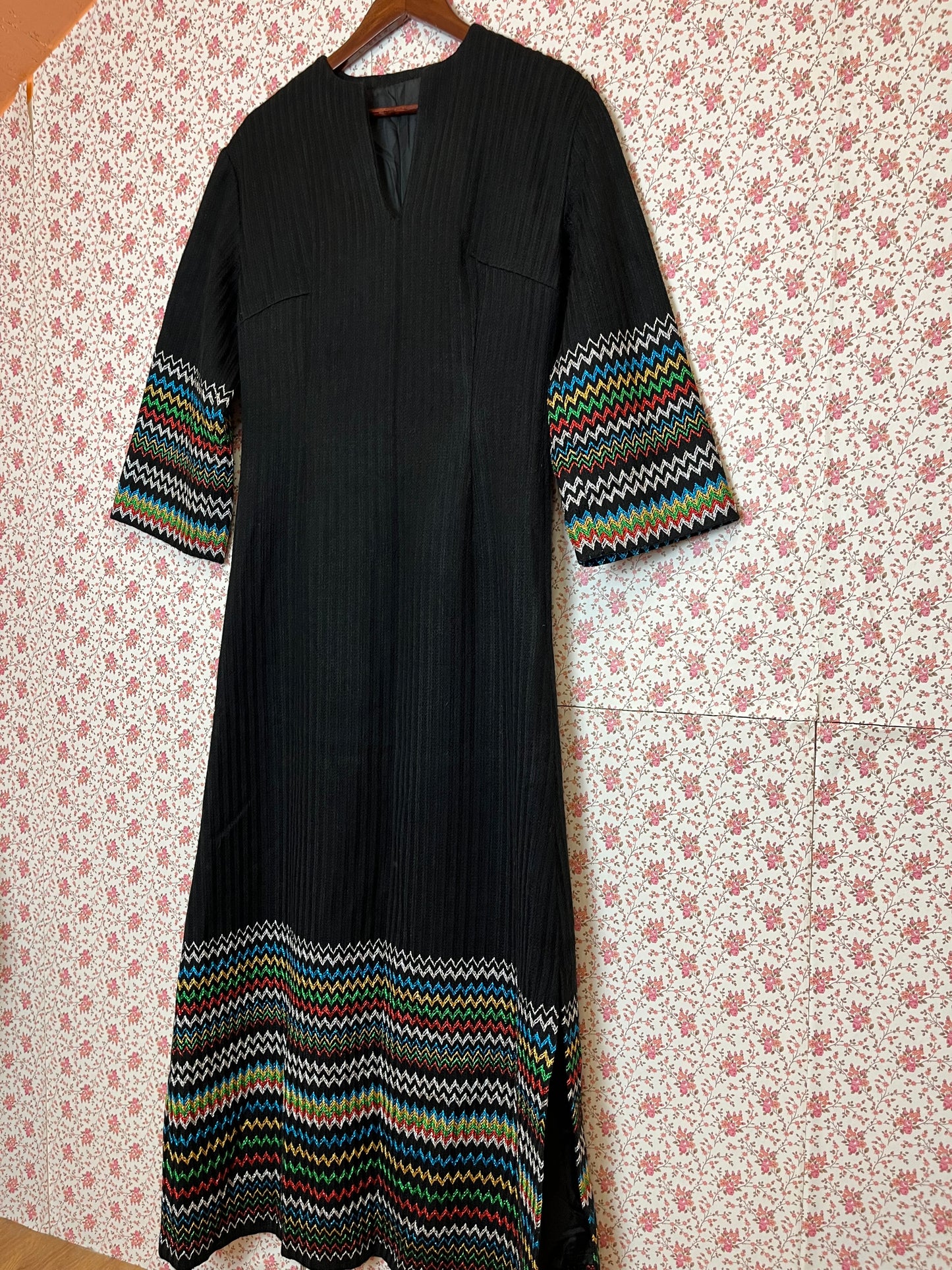 Vintage 1970s Rib Knit Maxi Kaftan with Mutli Colour Metallic Zig Zag