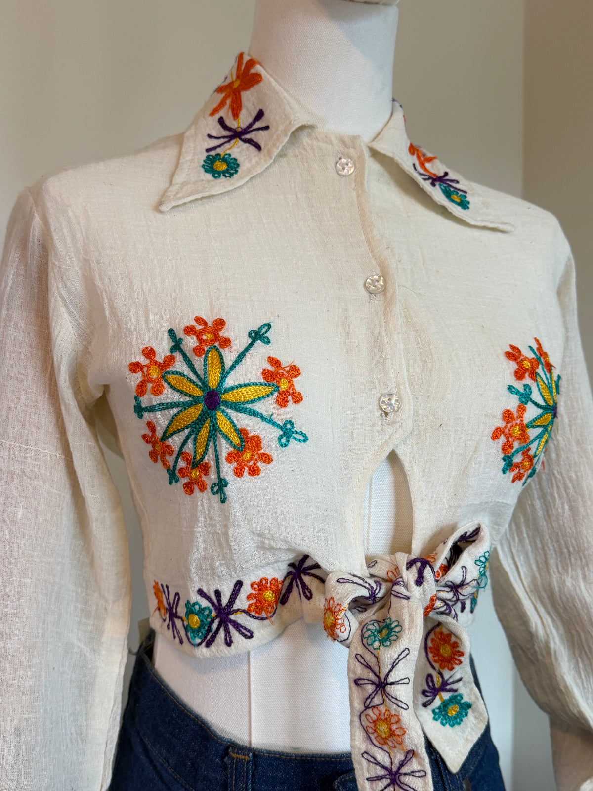 Vintage 1970s Embroidered Cotton Cropped Tie Front Blouse - Size Small