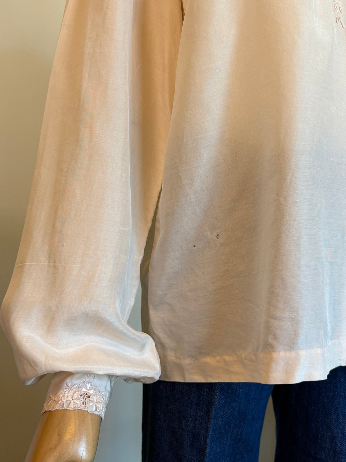 Vintage 1970s Blush Silk Embroidered Blouse - Size Medium