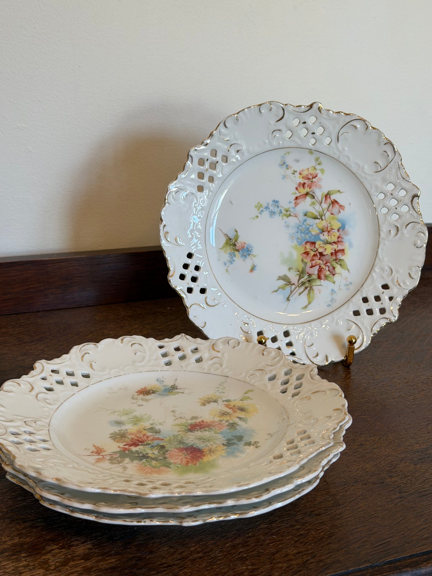Vintage 1950s Set of 4 Vintage Reticulated Floral Dessert Plates