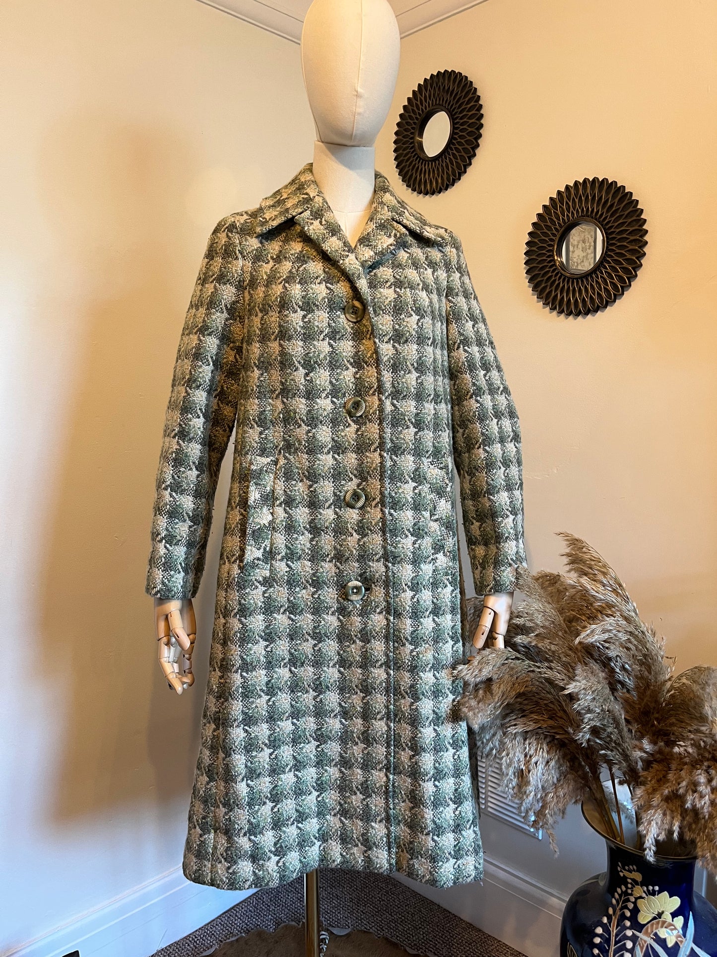 Vintage 1970s Wool Blend Houndstooth Tweed Coat