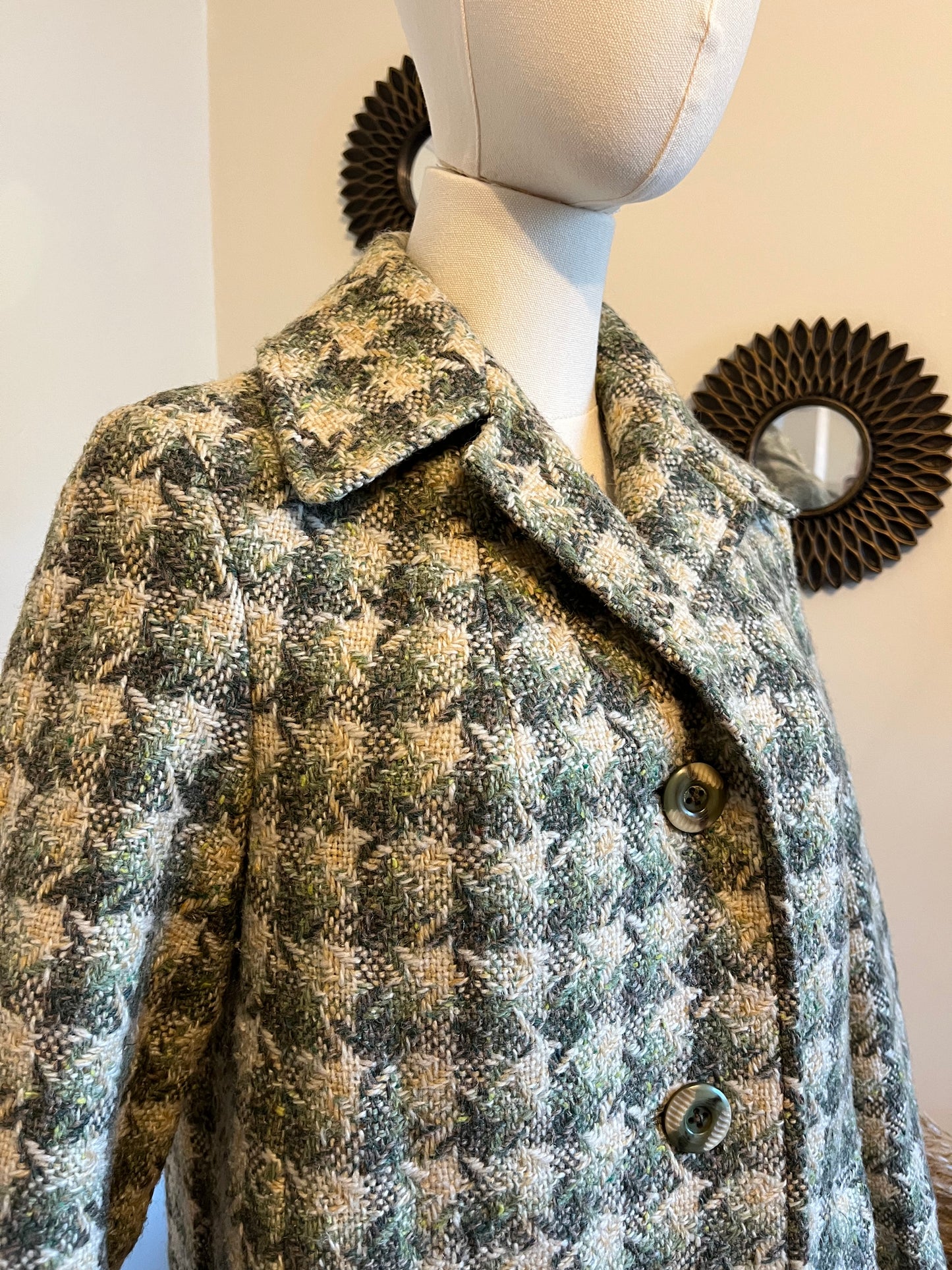 Vintage 1970s Wool Blend Houndstooth Tweed Coat