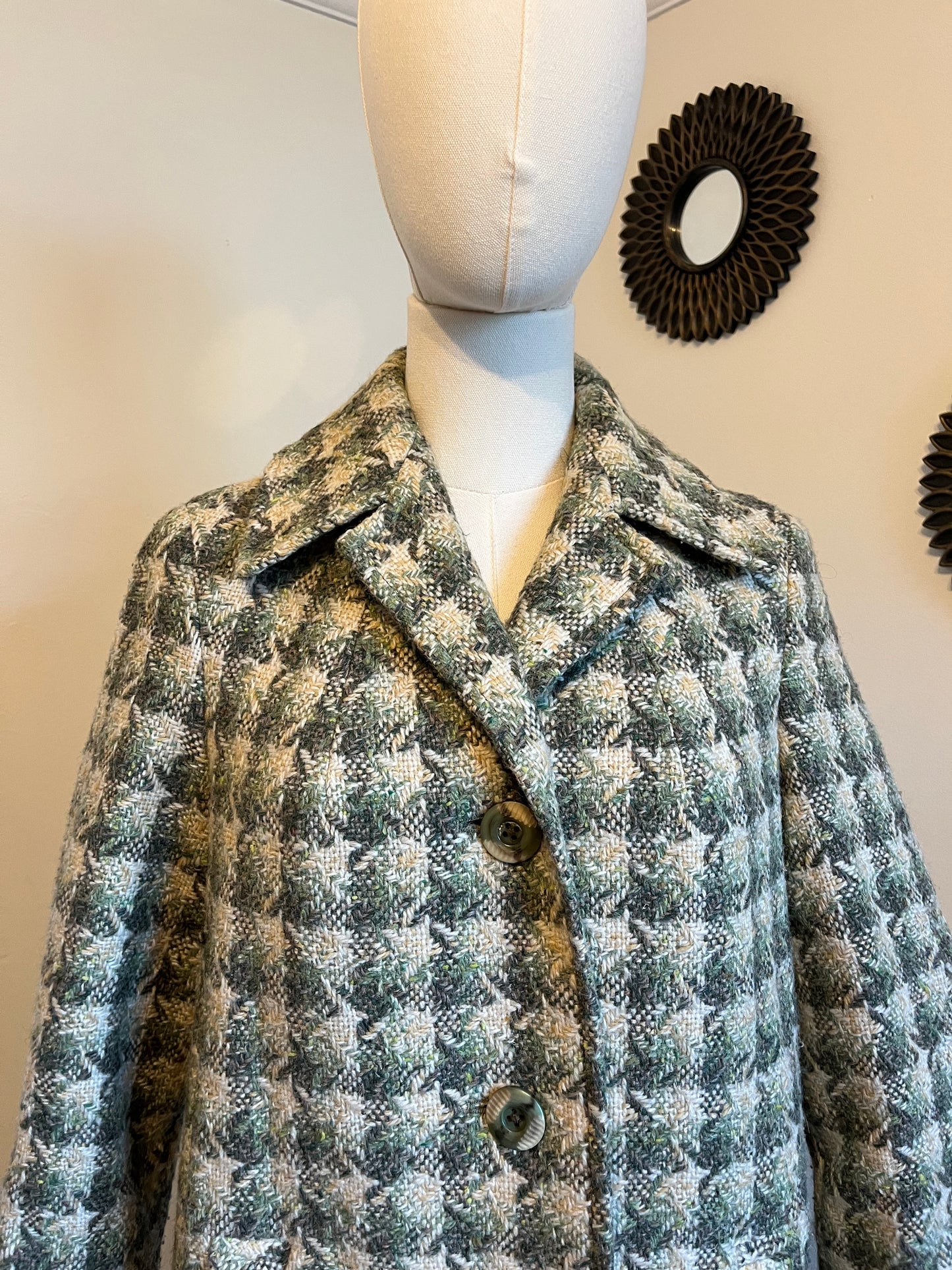 Vintage 1970s Wool Blend Houndstooth Tweed Coat