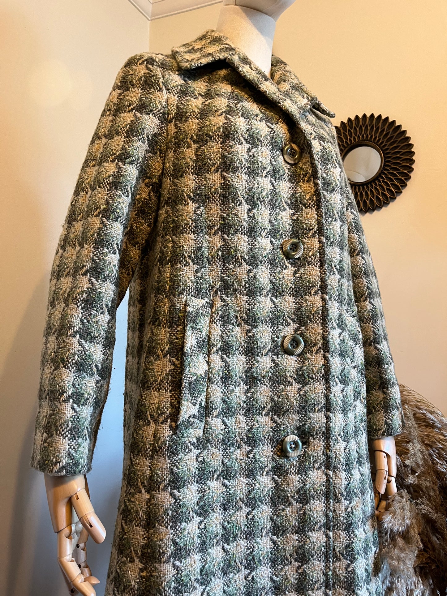 Vintage 1970s Wool Blend Houndstooth Tweed Coat