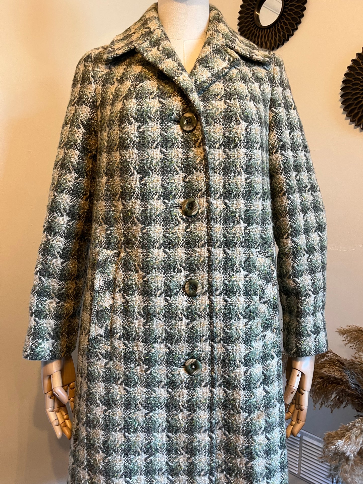 Vintage 1970s Wool Blend Houndstooth Tweed Coat