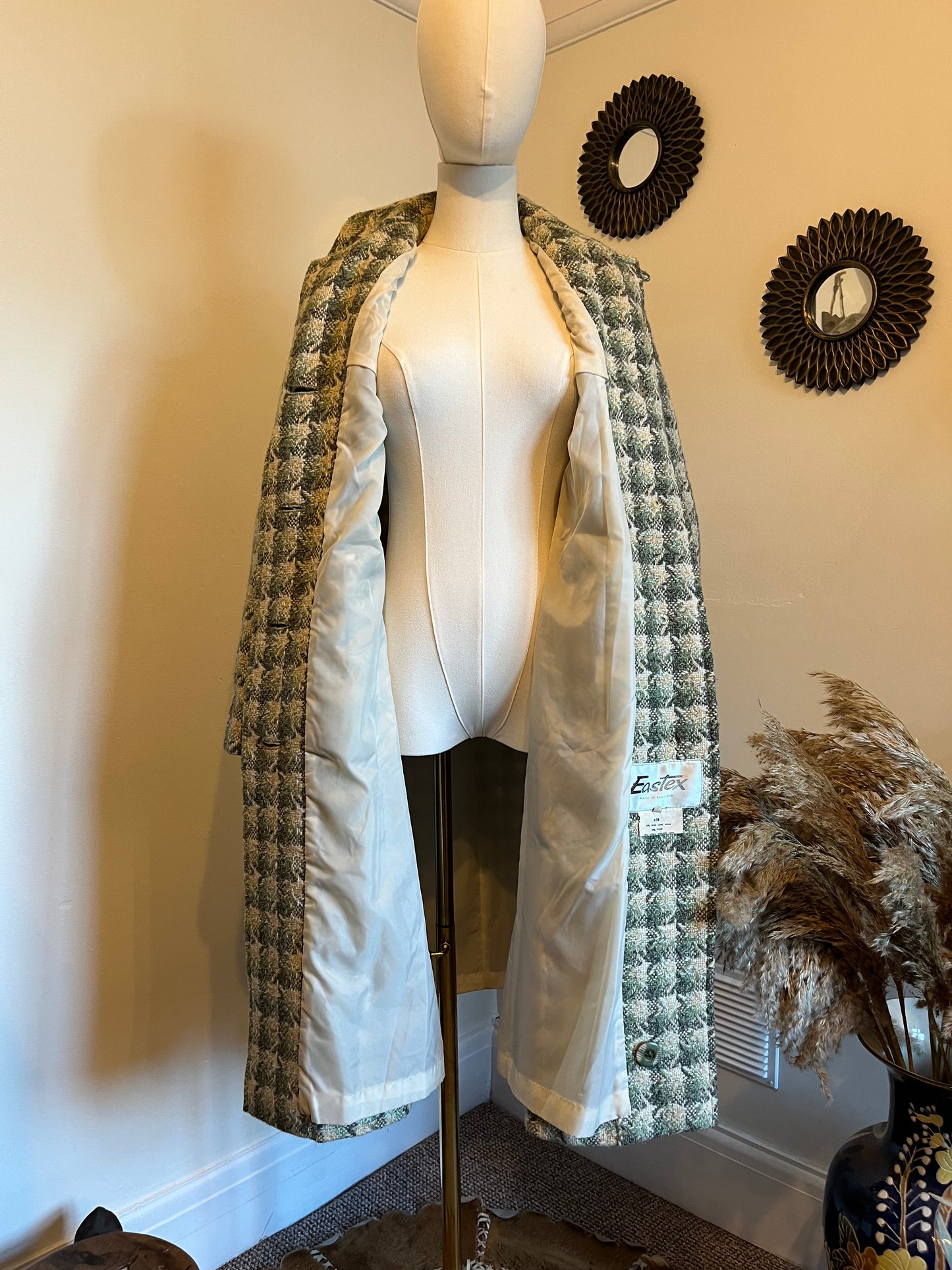 Vintage 1970s Wool Blend Houndstooth Tweed Coat