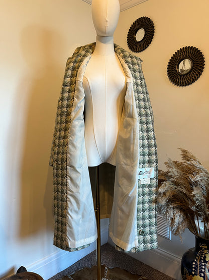 Vintage 1970s Wool Blend Houndstooth Tweed Coat