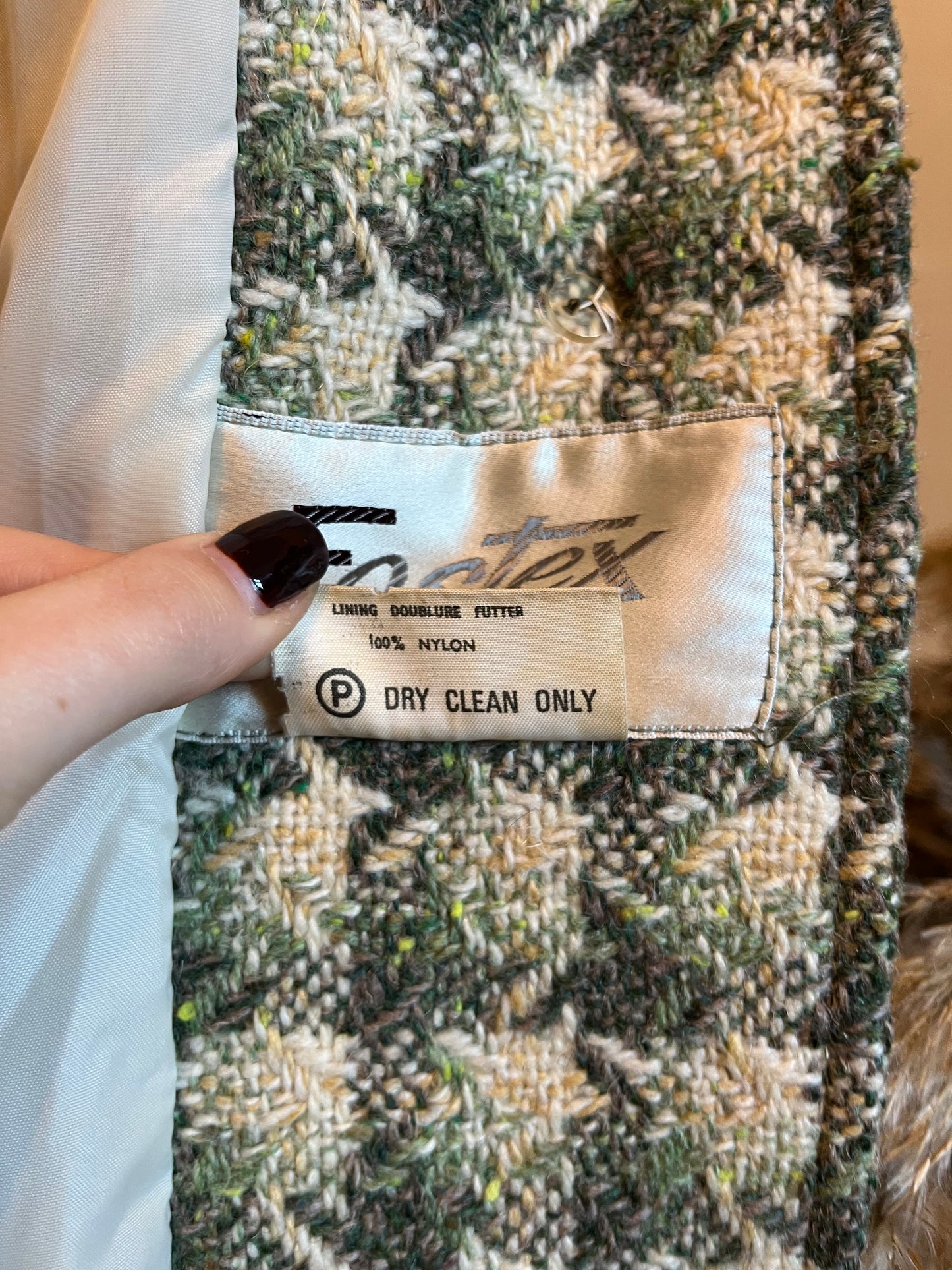 Vintage 1970s Wool Blend Houndstooth Tweed Coat