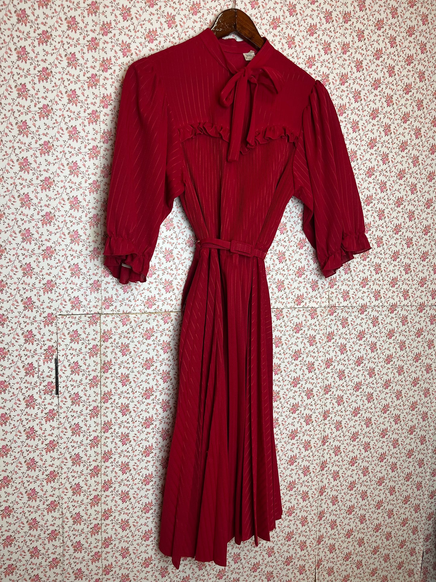 Vintage 1950s Pussy Bow Waist Tie Midi Dress in Red.