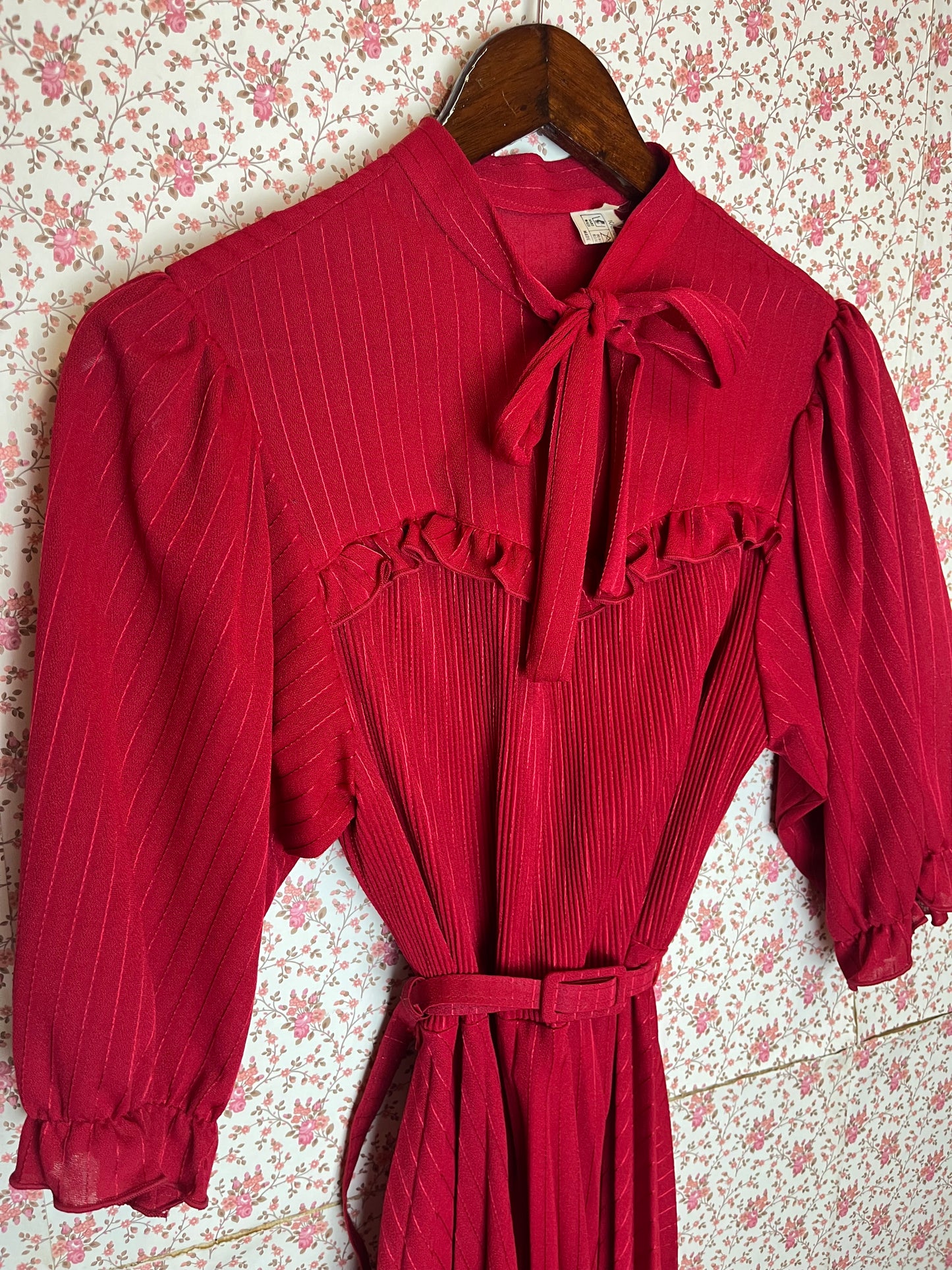 Vintage 1950s Pussy Bow Waist Tie Midi Dress in Red.