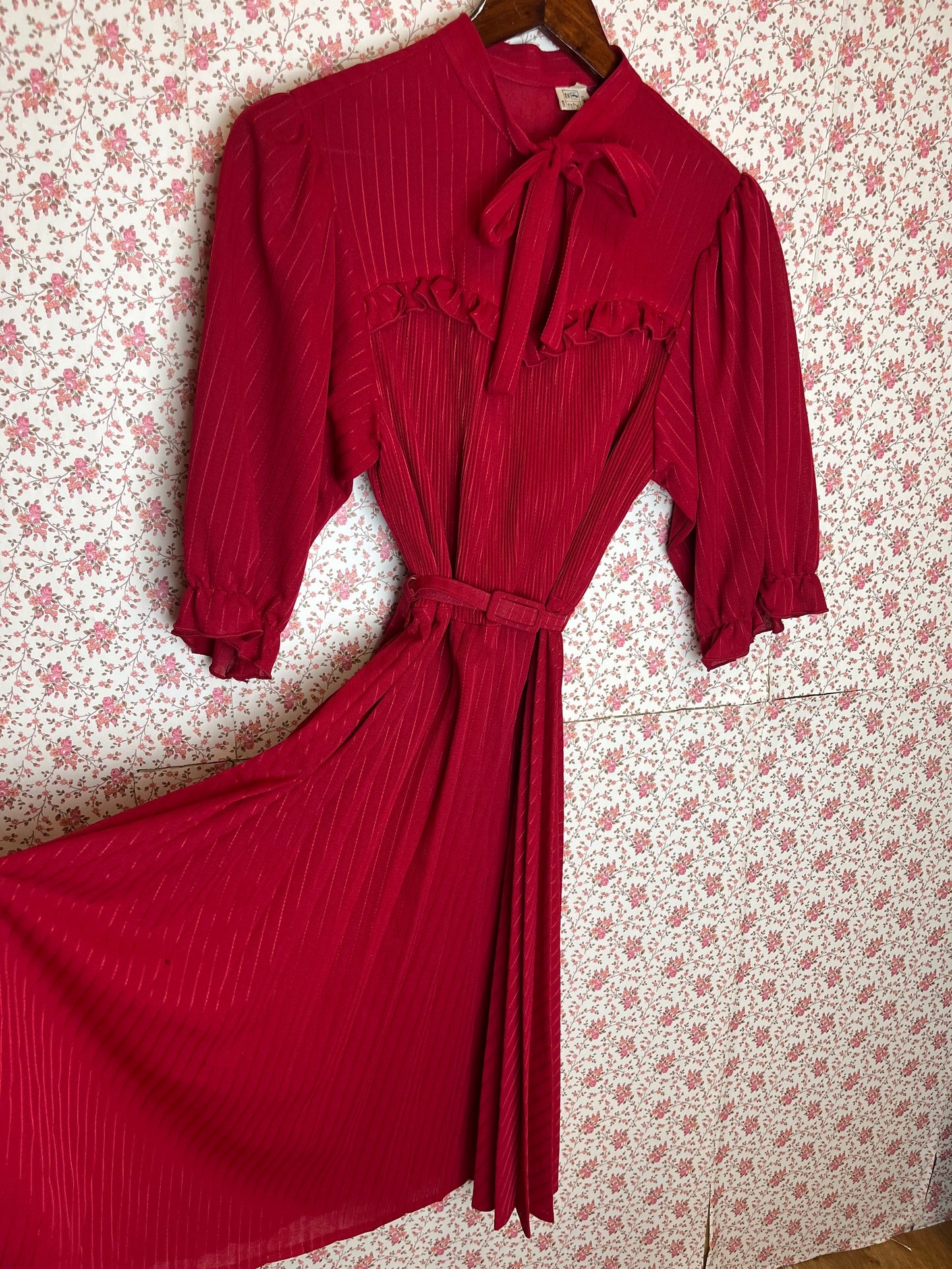 Vintage 1950s Pussy Bow Waist Tie Midi Dress in Red.