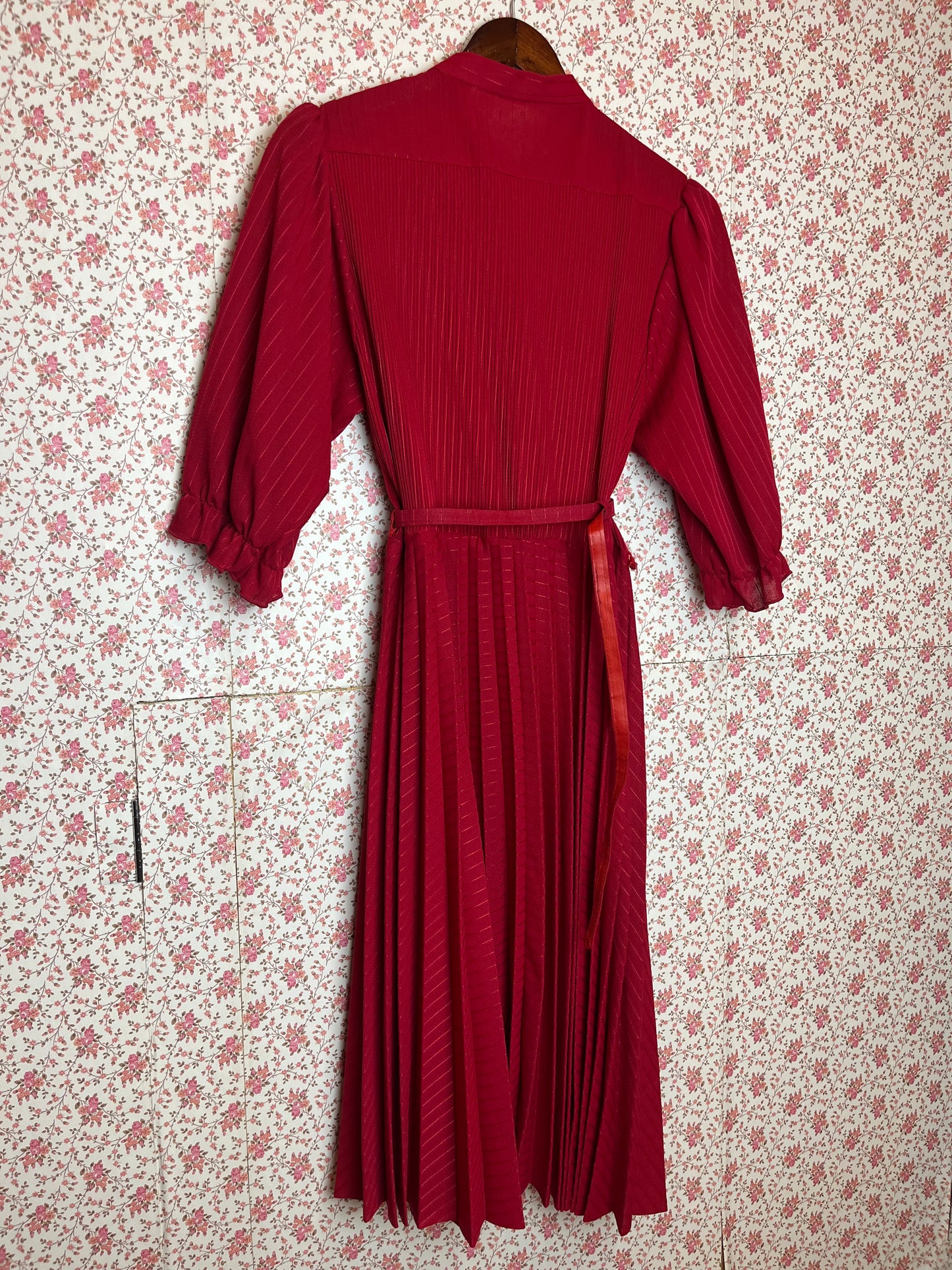 Vintage 1950s Pussy Bow Waist Tie Midi Dress in Red.