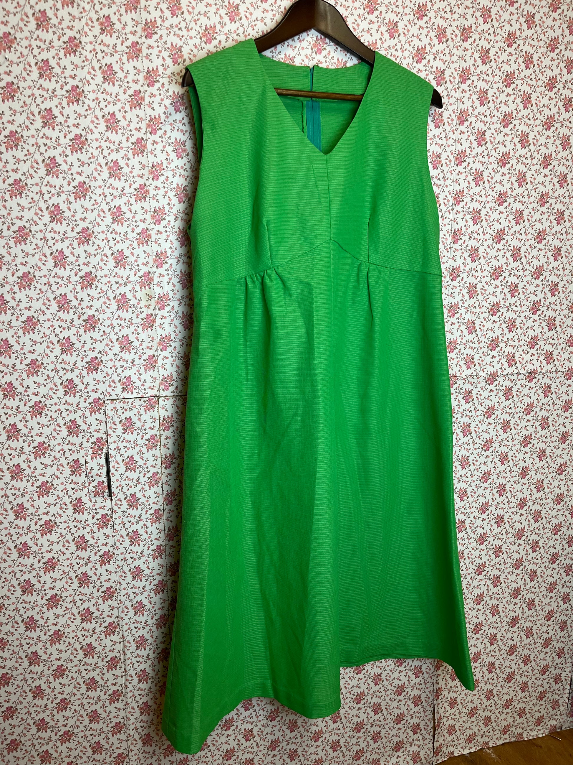 Vintage 1960s Hand Made Green Empire Waist Midi Dress Lourose Vintage Vintage 1960s Hand Made Green Empire Waist Midi Dress Lourose Vintage